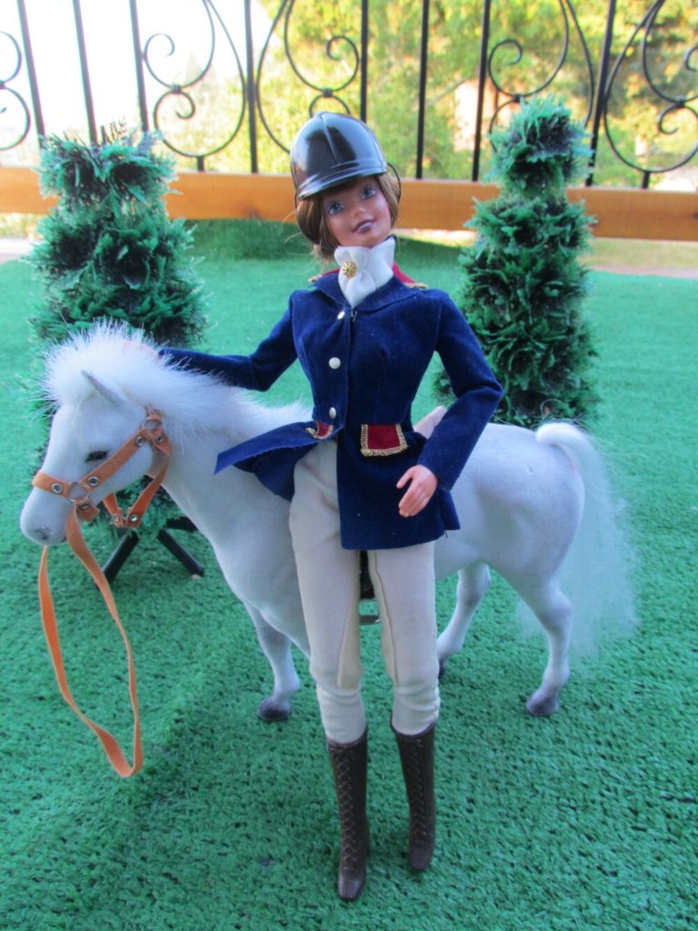 BARBIE & HORSE, ENGLISH RIDING OUTFIT & SADDLE, ARTICULATED DOLL VINTAGE 1976